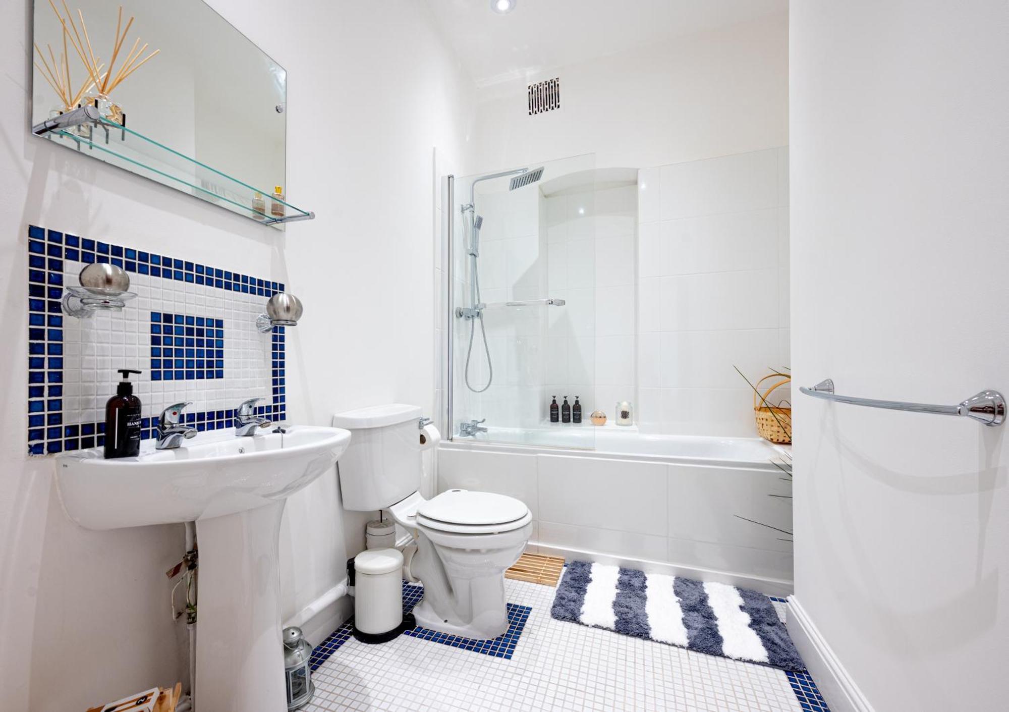 One-Bed Flat, Kensington, Bank Payment To The Host Within 24H From The Reservation Apartment London Bagian luar foto