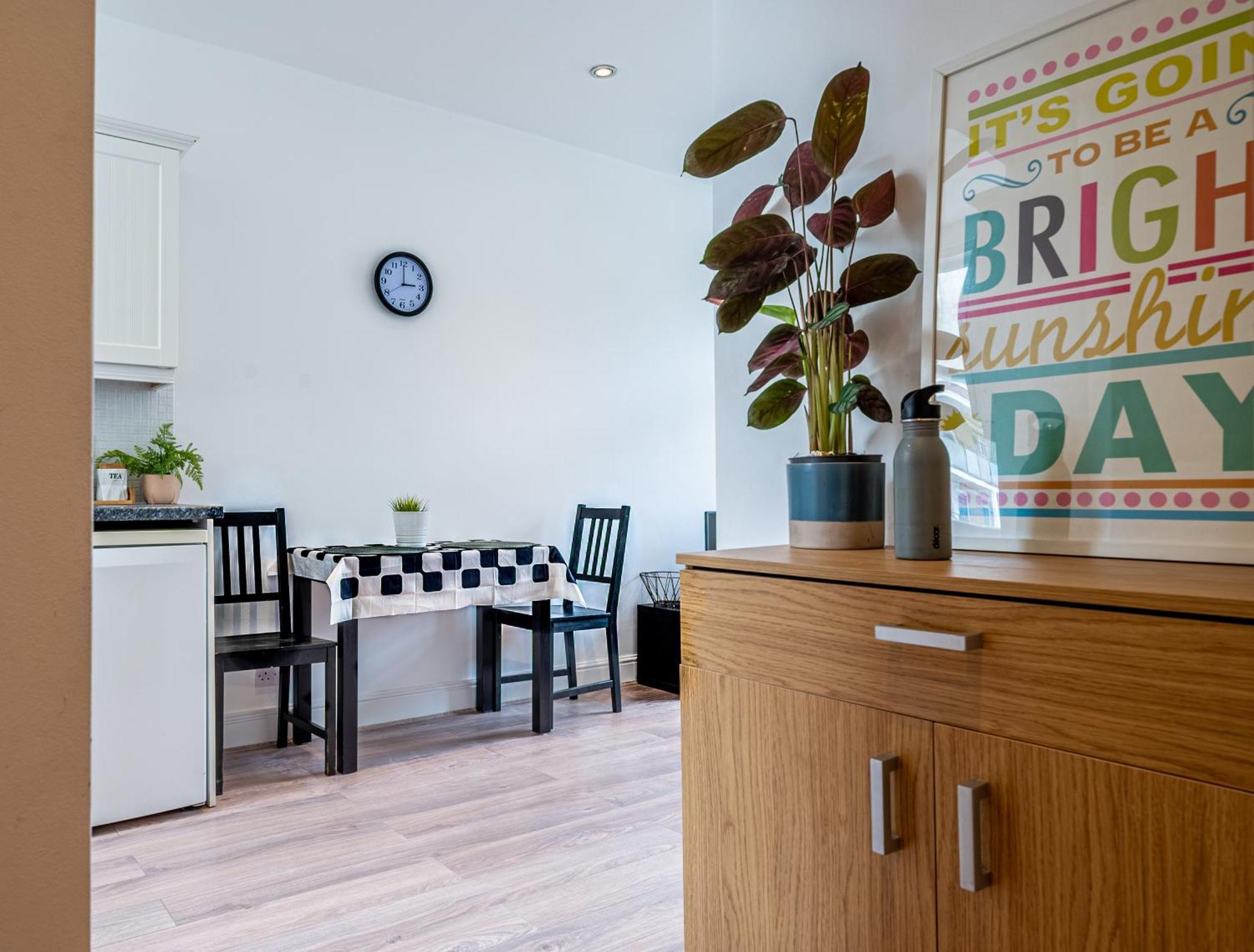 One-Bed Flat, Kensington, Bank Payment To The Host Within 24H From The Reservation Apartment London Bagian luar foto