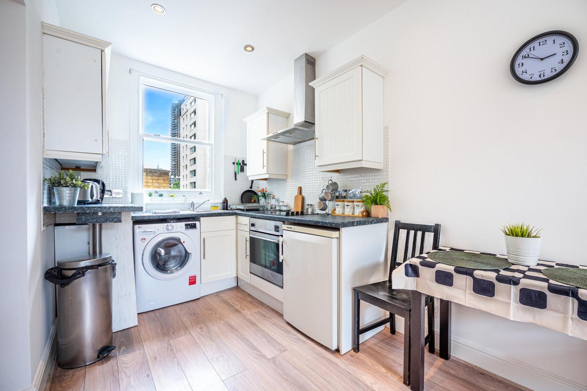 One-Bed Flat, Kensington, Bank Payment To The Host Within 24H From The Reservation Apartment London Bagian luar foto