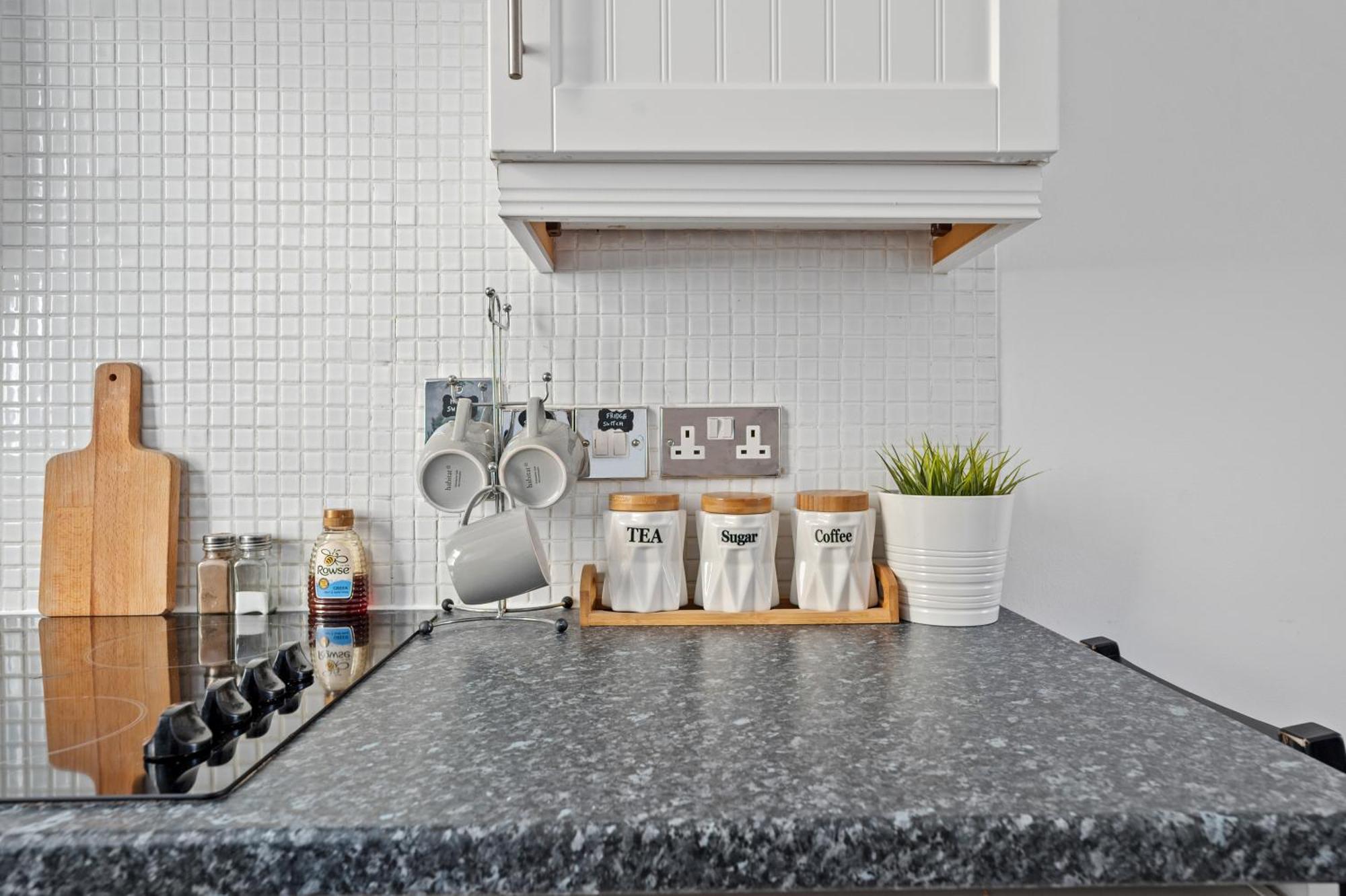 One-Bed Flat, Kensington, Bank Payment To The Host Within 24H From The Reservation Apartment London Bagian luar foto